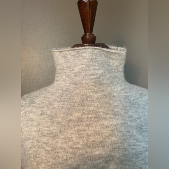 BNWT- Wilfred Lorin Sweater- Fits a Small - Picture 5 of 7